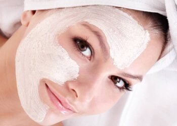 Máscara natural com efeito tensor reduz poros e controla a oleosidade