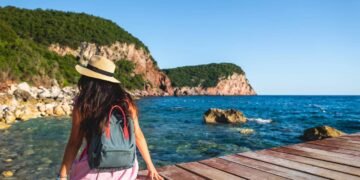 Praias de areia branca, falésias e mar azul-escuro: esse lugar superou destinos famosos e virou tendência acessível