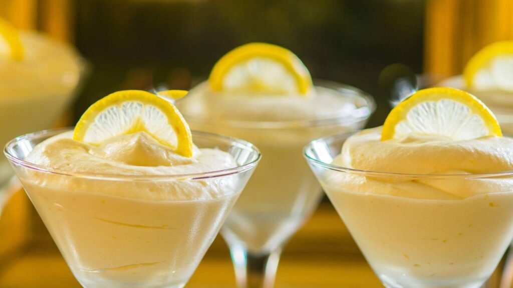 Como fazer um delicioso mousse de limão que não desanda no calor