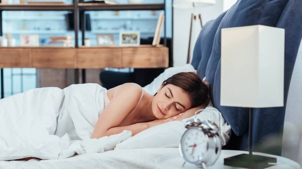 Estudos revelam por que as mulheres precisam dormir mais que os homens