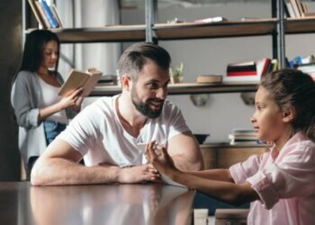 7 frases que revelam pais emocionalmente imaturos e como isso nos afeta