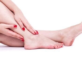 Meus pés pareciam lixa até testar essa receita caseira com 3 ingredientes