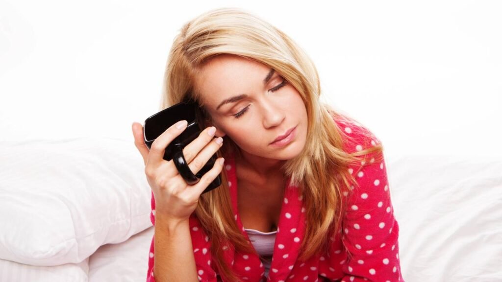 Mesmo dormindo bem você acorda cansado? Harvard explica o motivo mais comum