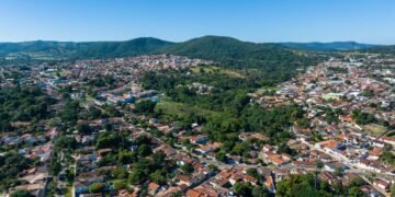 A cidade mais encantadora do Cerrado para quem quer história e banho de cachoeira