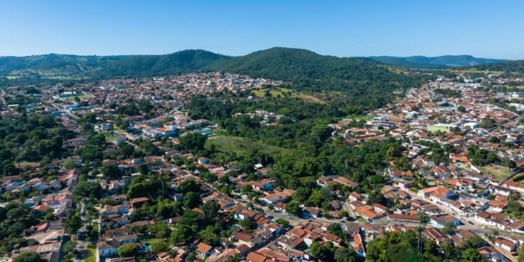 A cidade mais encantadora do Cerrado para quem quer história e banho de cachoeira