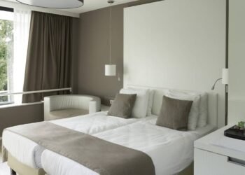 Truques visuais para deixar seu quarto maior sem quebrar nada