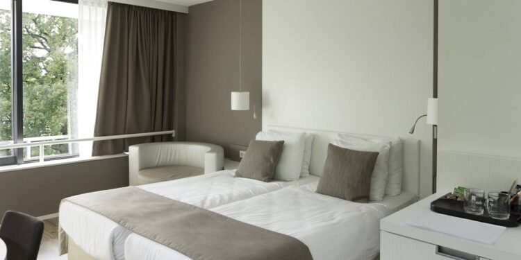 Truques visuais para deixar seu quarto maior sem quebrar nada