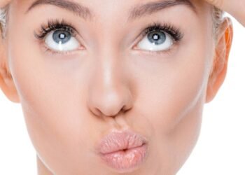 Um erro que quase todo mundo comete à noite e que pode marcar o rosto para sempre