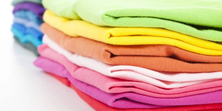 O preto e branco ficou para trás e essa mudança está colorindo os looks mais modernos