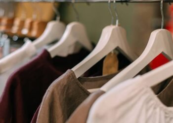 Look com 3 peças traz leveza imediata e vira tendência nos dias quentes