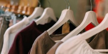 Look com 3 peças traz leveza imediata e vira tendência nos dias quentes