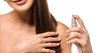 Spray natural que engrossa os fios a cada aplicação e devolve volume perdido