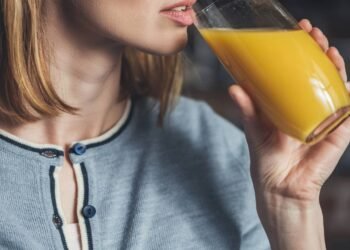 Estudo revela como suco de laranja pode modular seus genes e melhorar sua saúde