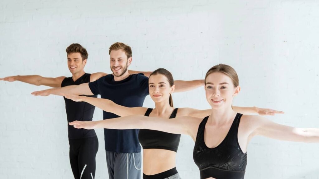 Como praticar yoga para corrigir a postura e fortalecer seu corpo de dentro para fora