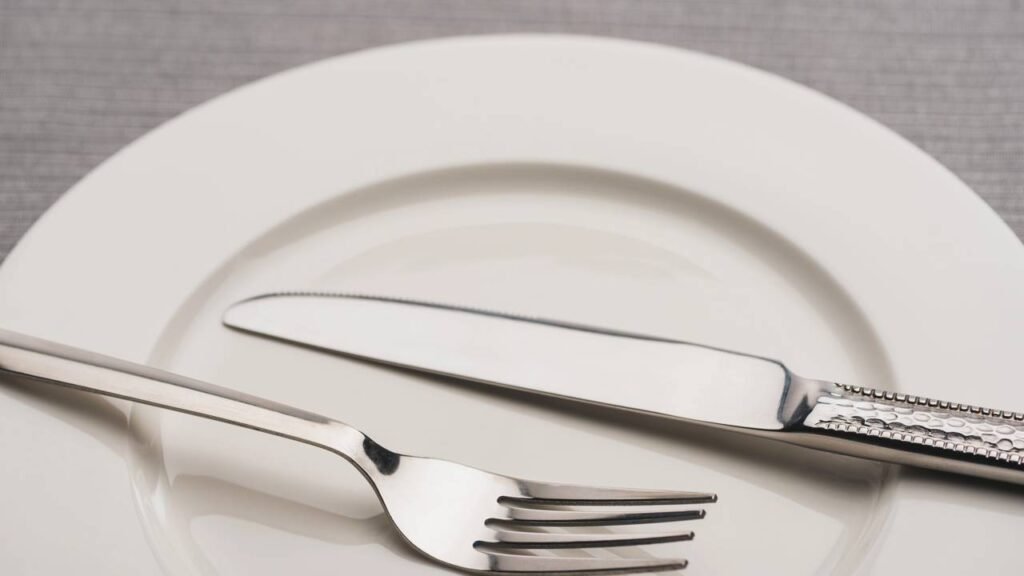 Talheres parecem velhos e encardidos? Com 3 ingredientes, eles voltam a brilhar