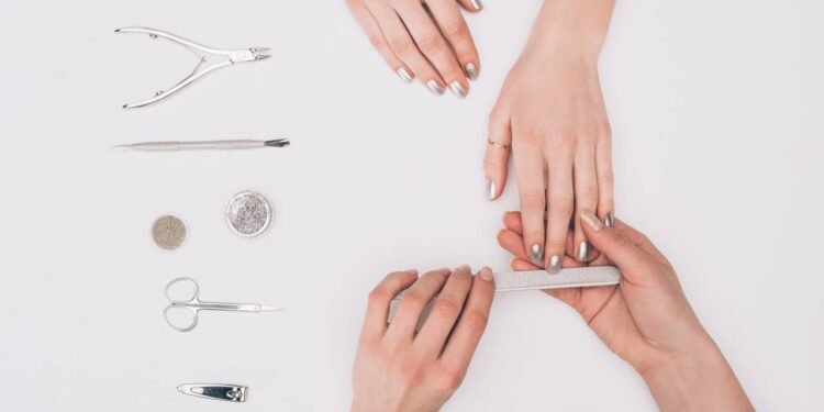 Dicas caseiras para eliminar o amarelado das unhas e devolver o brilho natural