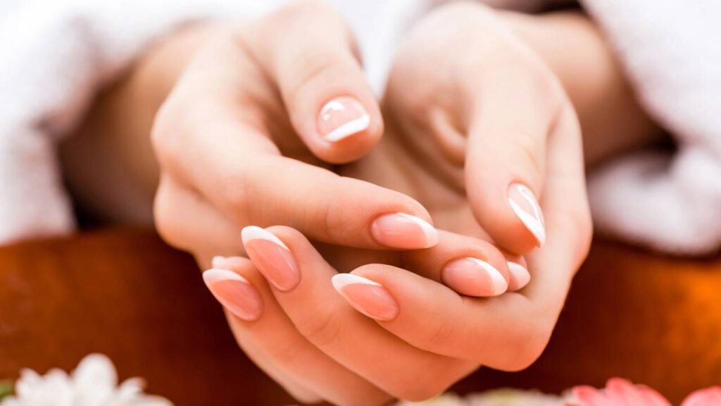 Dicas caseiras para eliminar o amarelado das unhas e devolver o brilho natural