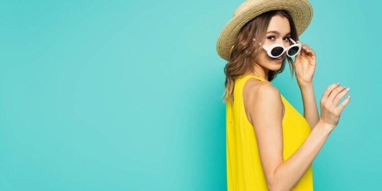 Quer parecer mais radiante no verão? Vista tons que iluminam o seu rosto