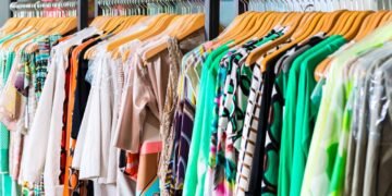 O vestido que marcou os anos 90 voltou e está mais poderoso que nunca