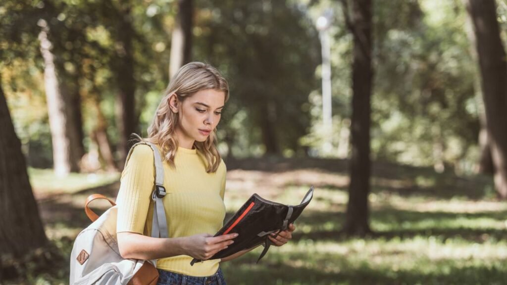 Viajar sozinho ou em grupo no ano novo? Entenda qual combina mais com você