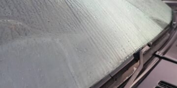 Como acabar com os vidros embaçados do carro utilizando uma batata