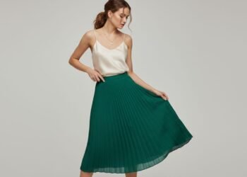 Adeus visual pesado, essa saia reta traz leveza e elegância sem esforço