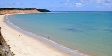 Essa praia abriga os cenários mais deslumbrantes do Brasil e poucos conhecem