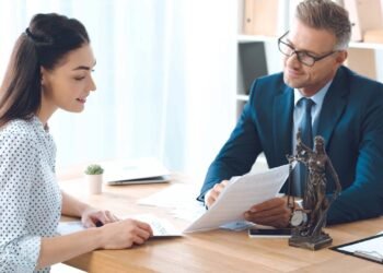 Direitos trabalhistas de mulheres acima de 45 anos que muitos desconhecem