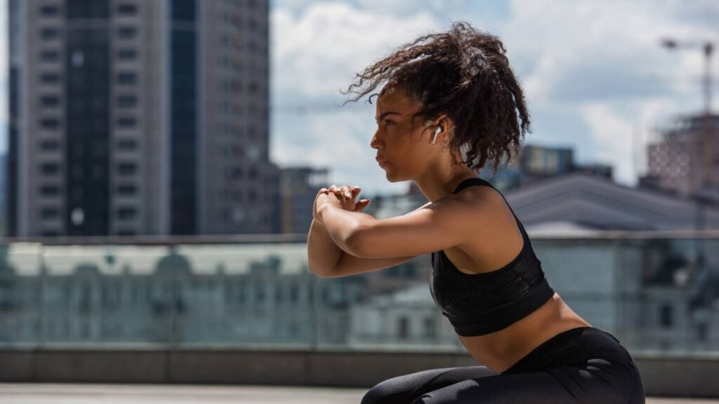 Os melhores exercícios para tonificar as pernas sem sair de casa