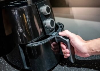 Como limpar a airfryer do jeito certo e sem riscos para durar muito mais
