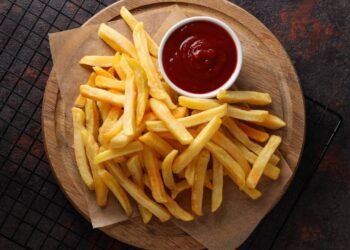 A batata frita perfeita depende de truques simples que deixam o preparo mais saboroso, sequinho e cheio de textura