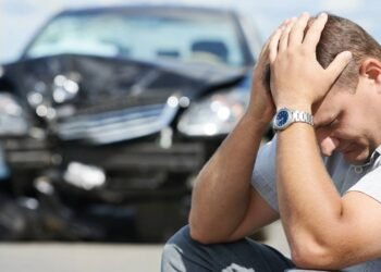 Colisão pelo lado do motorista quem realmente é considerado culpado no trânsito