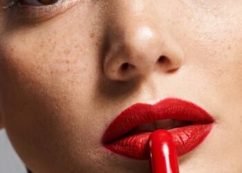 Adeus vermelho no Natal, a tendência de 2025 traz uma cor mais elegante e moderna