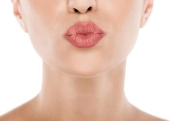 Pare de gastar com cosméticos caros e faça seu próprio esfoliante labial em casa