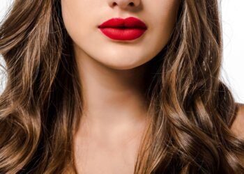 A cor que ilumina o rosto e rejuvenesce sem mudar o comprimento