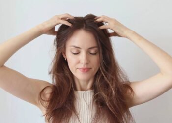 O truque que as mulheres ocupadas estão usando para manter o cabelo hidratado e cheiroso