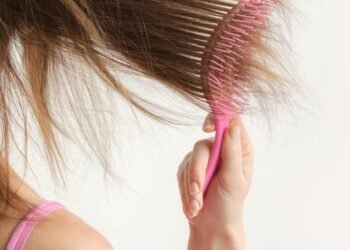 O que passar nas pontas ressecadas antes de dormir sem deixar o cabelo pesado