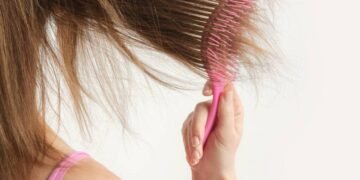 O que passar nas pontas ressecadas antes de dormir sem deixar o cabelo pesado