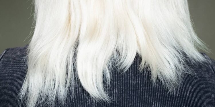 Máscaras nutritivas e hidratantes à base de ingredientes naturais podem ajudar a restaurar o cabelo após procedimentos químicos - Créditos: depositphotos.com / vikabest88@gmail.com