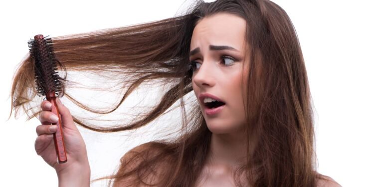 Cabelos quebradiços podem ter diversas causas - Créditos: depositphotos.com / Elnur_