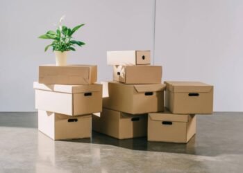 Se você tem caixas de papelão guardadas, não as jogue fora, faça essas ideias modernas para decorar neste Natal