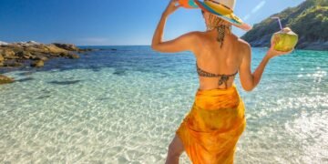 A canga está fora de moda, a nova tendência que vai dominar as praias neste verão de 2026