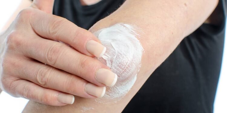 Clarear os cotovelos é mais fácil do que pensa - Créditos: depositphotos.com / VGeorgiev