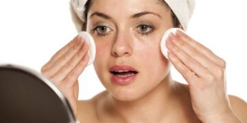 O demaquilante suave que remove maquiagem e trata a pele ao mesmo tempo