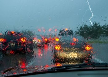 Chuvas do fim de 2025 exigem atenção redobrada com alagamentos e risco nas cidades