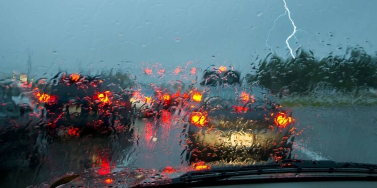 Chuvas do fim de 2025 exigem atenção redobrada com alagamentos e risco nas cidades