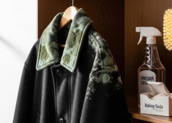 Como eliminar o cheiro de mofo de casacos guardado sem danificar