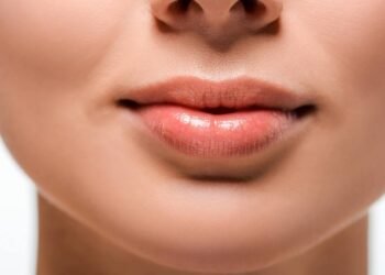 Como ter lábios corados e hidratados sem usar cosméticos industrializados