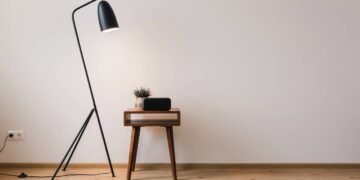 Faça você mesmo essa luminária de chão que vai deixar sua casa mais charmosa