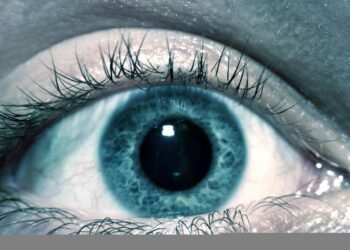 Entenda o que pode causar manchas escuras na sua visão